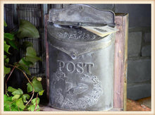 Poste Container