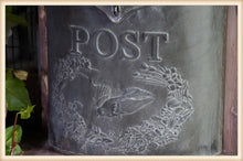 Poste Container